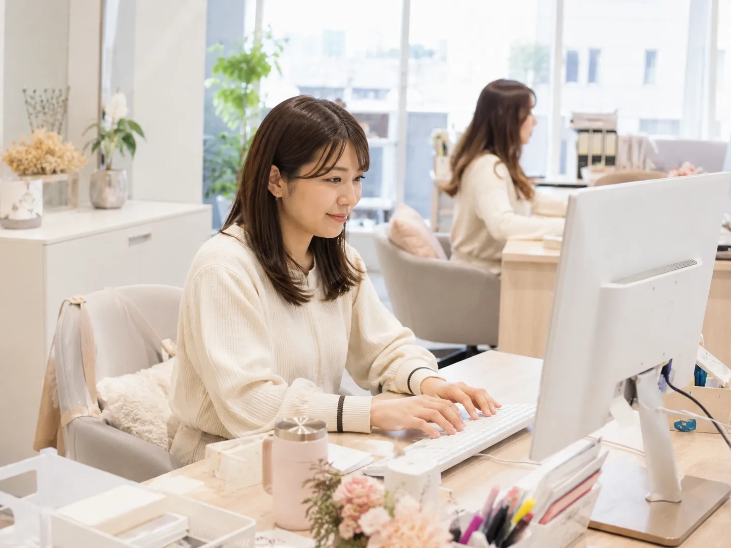 明るく清潔なCuteの店内・チャットブース